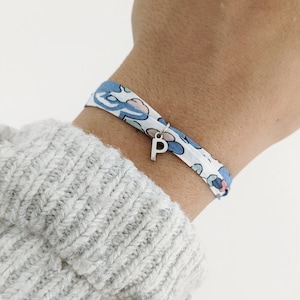 Bracelet personnalisé en cordon coton liberty avec charm de petites lettres Bracelet prénom, Cadeau naissance Cadeau maman Fête des mères image 3