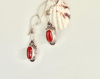 Orecchini pendenti in argento sterling con corallo rosso / Gioielli con pietre preziose realizzati a mano