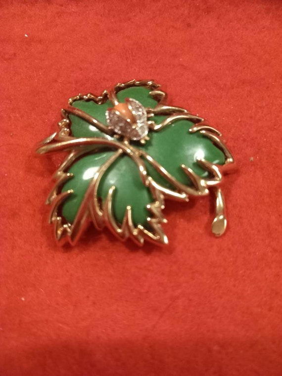 Beautiful Emerald Green Enamel goldtone Leaf and … - image 1