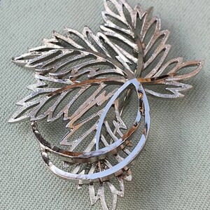 Gorgeous Vintage Brushed Silver effect Floral Leaf Spray Brooch Ideal Christmas Gift