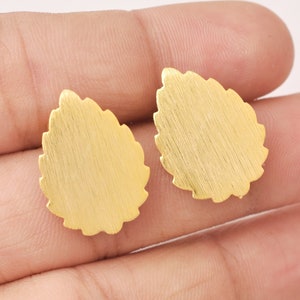 21 mm - 2 Stück Gold gebürstete Blattform Ohrstecker Ohrringstecker, vergoldete Ohrringkomponente, Ohrringteile, baumelnde Ohrringherstellung
