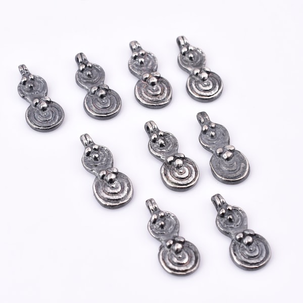 19mm - 10pcs Charmes en argent antiques, Pendentifs en spirale tribal plaqués argent, Charmes ethniques, Pendentifs Boho pour la fabrication de bijoux et Micro Macrame