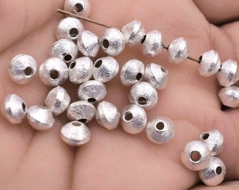 30 Stück - 6 mm - Versilberte gebürstete Saucer Perlen, Knopfperlen