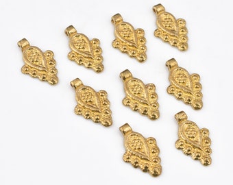 21 mm - 10 petites breloques bohèmes en laiton brut, pendentifs ethniques en laiton, breloques tribaux pour la fabrication de bijoux et micro macramé
