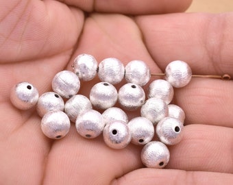 Gebürstete versilberte Perlen - 8 mm rund, Schmuckherstellung (20 Stück)