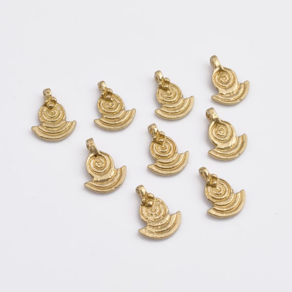 18 mm - 12 breloques en laiton brut, pendentifs tribaux spirales en laiton, breloques ethniques, pendentifs bohèmes pour la fabrication de bijoux et micro macramé