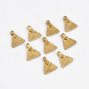 14mm - 16pcs Raw Brass Spiral Charms, Boho Triangular Brass Pendants, Boho Pendants , Charms For Macrame, Charms For Jewelry Making