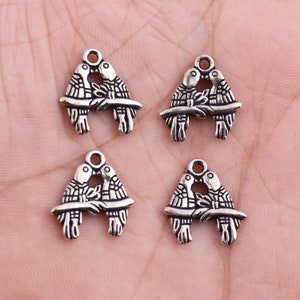 6 piezas - Dijes de pájaros del amor chapados en plata antigua de 18 x 17 mm, dijes colgantes de pájaro en rama