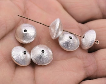 6 Stück versilberte Saucer-Perlen - gebürstetes Metall, 12 mm