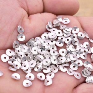 6 mm - 140 Stück versilberte gewellte Spacer Perlen / Kartoffelchips Perlen / versilberte gewellte Disc Spacer Perlen, gebürstet Zubehör für die Schmuckherstellung