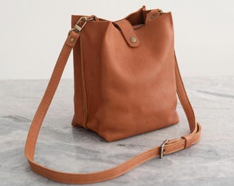 Tan Leather Bucket Bag – Full Grain Vegetable Tanned Crossbody Purse – Handmade Leather Handbag for Women – Artisan Leather Shoulder Bag