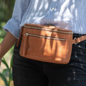 Leather fanny pack. Full grain leather. Vegetable tanned leather. Top grain leather belt bag.