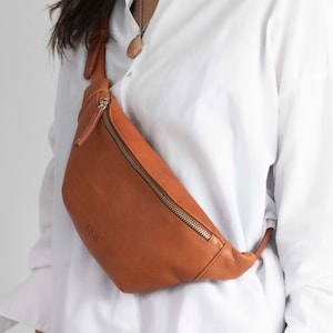 Full grain leather fanny pack. Caramel belt bag.