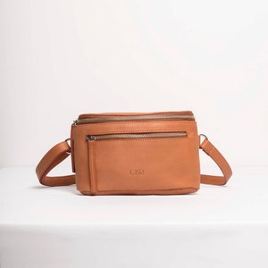 Leather fanny pack. Full grain leather. Vegetable tanned leather. Top grain leather belt bag.