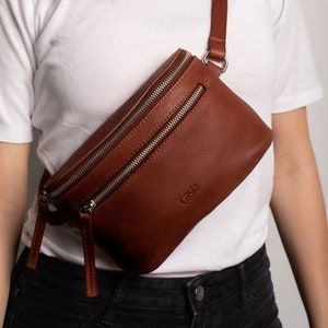 Leather fanny pack. Full grain leather. Vegetable tanned leather. Top grain leather belt bag.