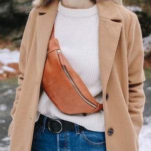 Leather fanny pack. Full grain leather. Vegetable tanned leather. Top grain leather belt bag.