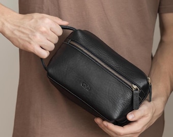 Leather Toiletry Bag | Sustainable Leather Toiletry Bag | Handmade Leather Cosmetic Bag | Elegant Dopp Kit | Versatile Cosmetic Storage |
