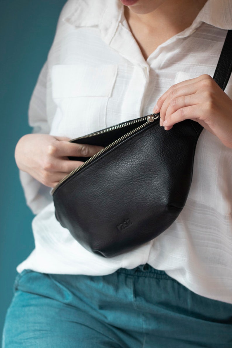 Full grain leather fanny pack. Black belt bag.