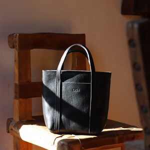 Full grain leather bag. Shoulder bag. Crossbody leather bag. Leather purse.