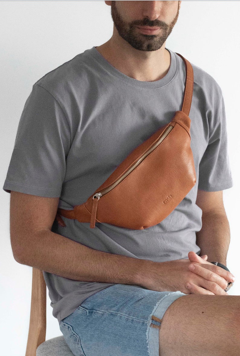 Leather fanny pack. Full grain leather. Vegetable tanned leather. Top grain leather belt bag.