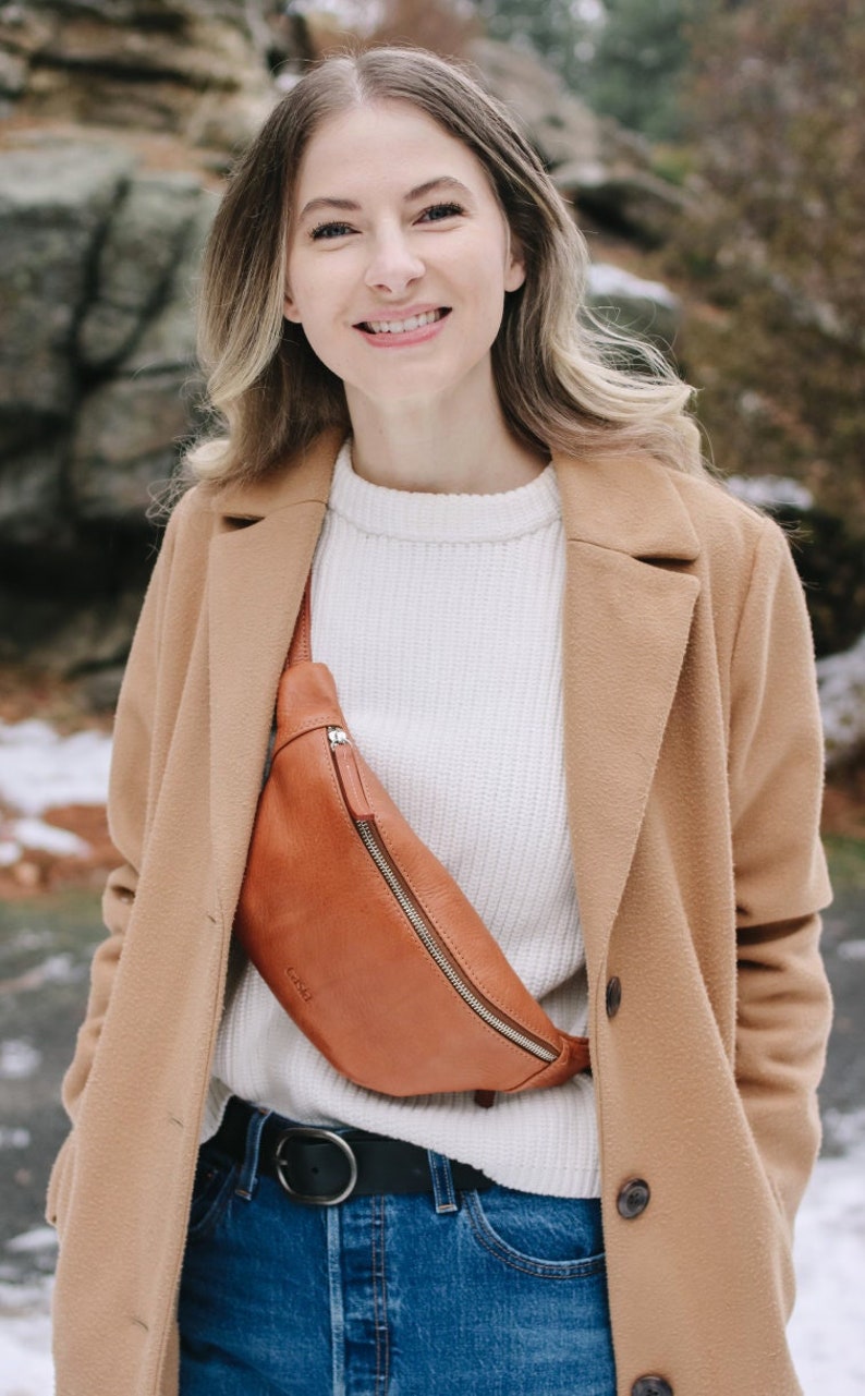 Leather fanny pack. Full grain leather. Vegetable tanned leather. Top grain leather belt bag.