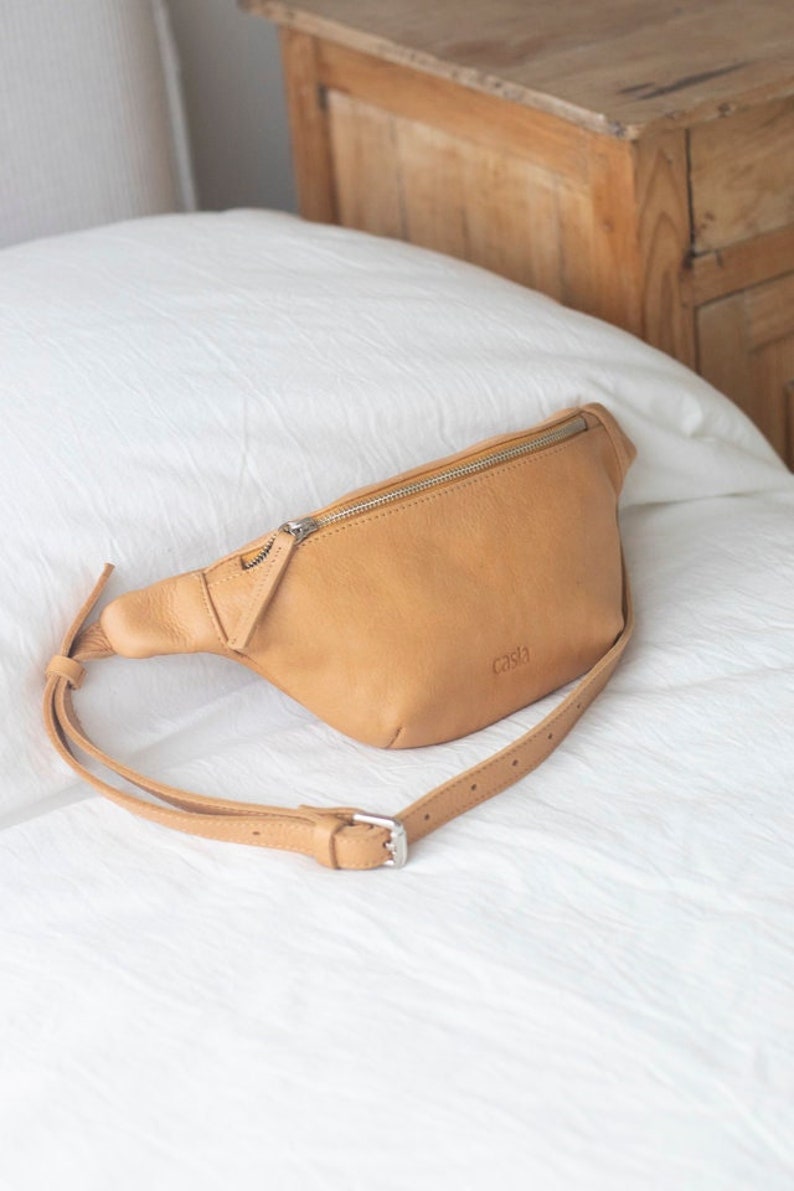 Leather fanny pack. Full grain leather. Vegetable tanned leather. Top grain leather belt bag.