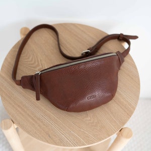 Leather fanny pack. Full grain leather. Vegetable tanned leather. Top grain leather belt bag.