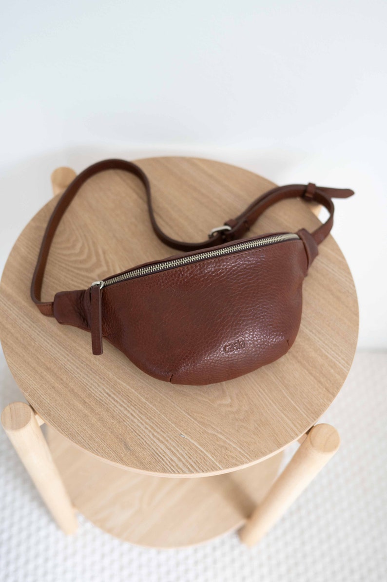 Leather fanny pack. Full grain leather. Vegetable tanned leather. Top grain leather belt bag.