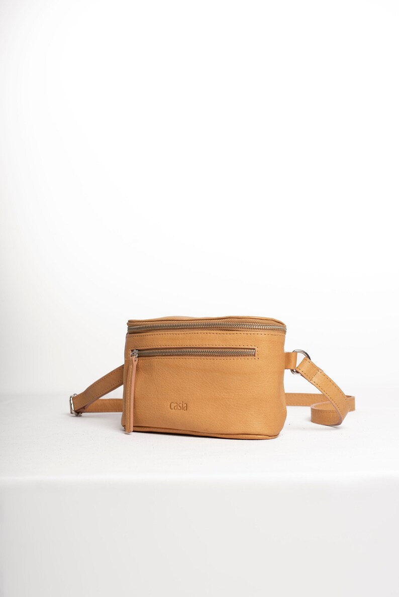 Leather fanny pack. Full grain leather. Vegetable tanned leather. Top grain leather belt bag.