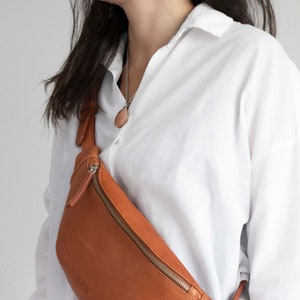 Leather fanny pack. Full grain leather. Vegetable tanned leather. Top grain leather belt bag.