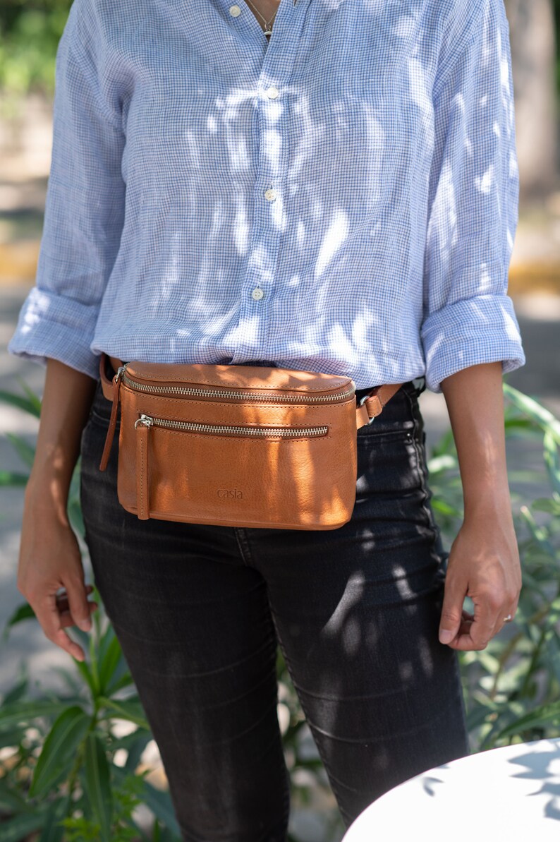 Leather fanny pack. Full grain leather. Vegetable tanned leather. Top grain leather belt bag.