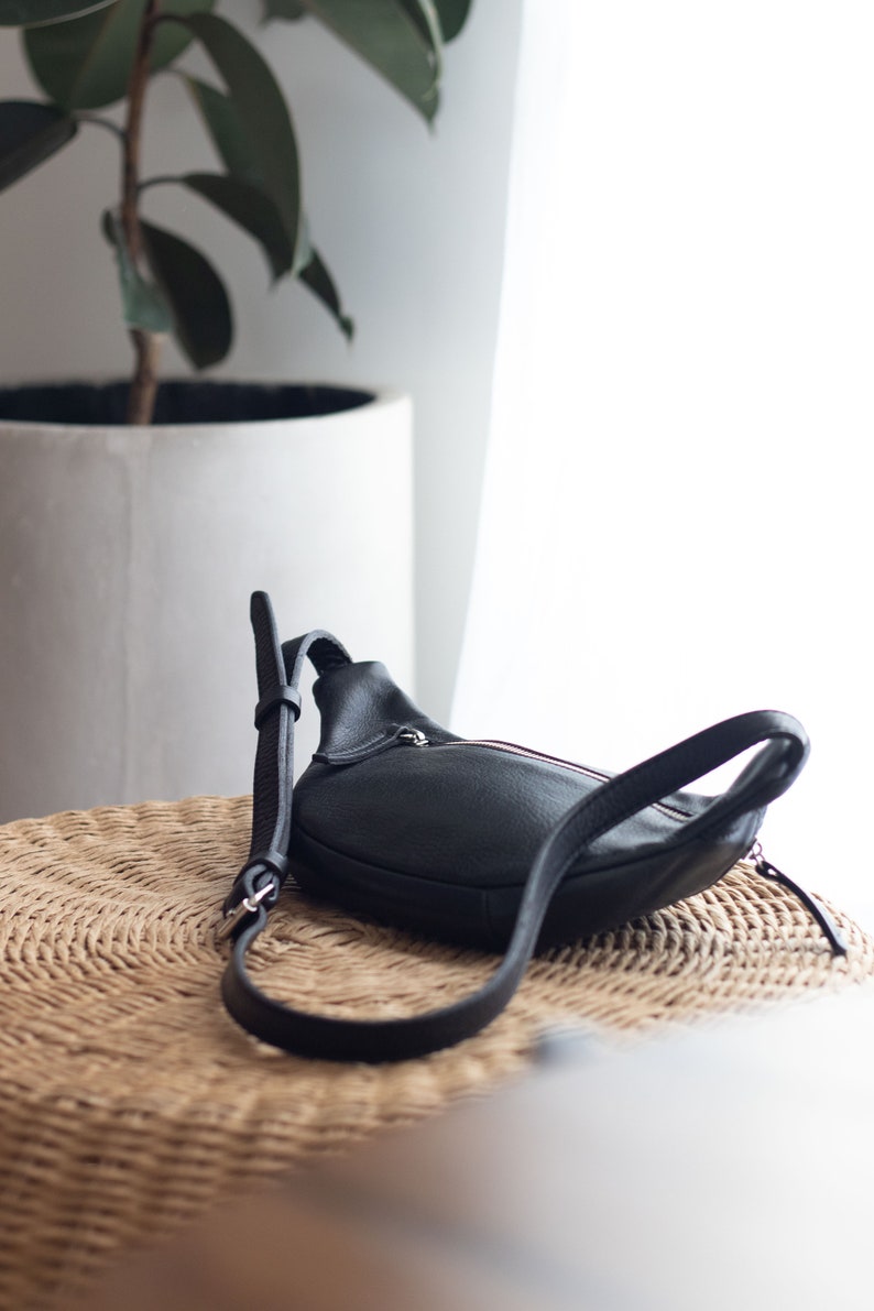 Full grain leather fanny pack. Black belt bag.