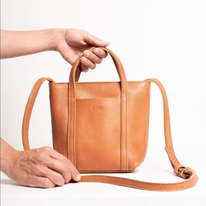 Full grain leather bag. Shoulder bag. Crossbody leather bag. Leather purse.