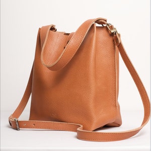Full grain leather bag. Shoulder bag. Crossbody leather bag. Leather purse.