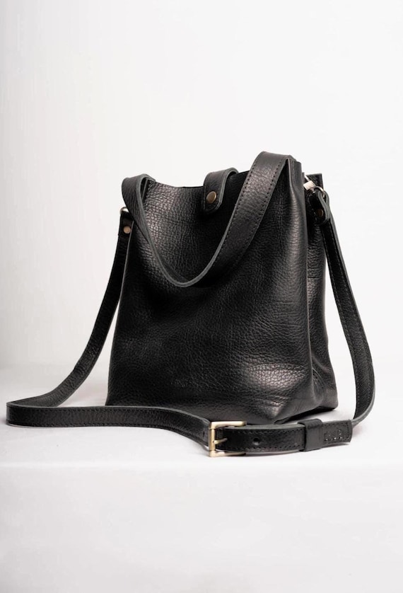 Black Leather Bucket Bag – Full Grain Vegetable Tanned Crossbody Purse – Handmade Leather Handbag for Women – Everyday Leather Shoulder Bag