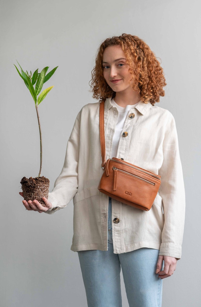 Leather fanny pack. Full grain leather. Vegetable tanned leather. Top grain leather belt bag.