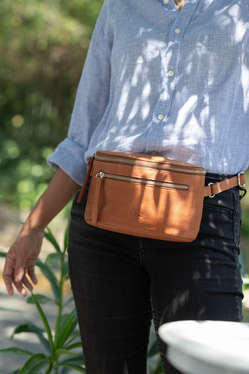 Leather fanny pack. Full grain leather. Vegetable tanned leather. Top grain leather belt bag.