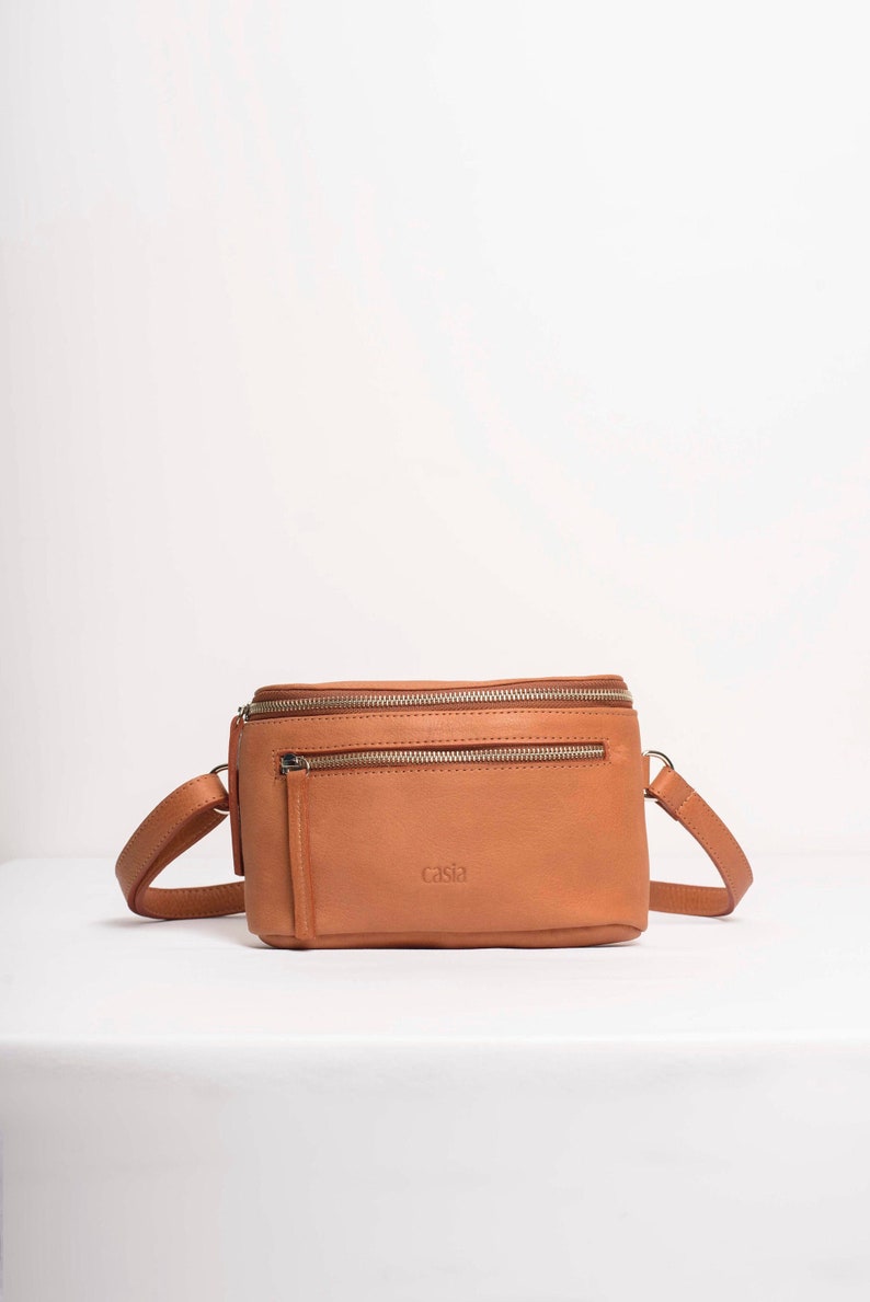 Leather fanny pack. Full grain leather. Vegetable tanned leather. Top grain leather belt bag.