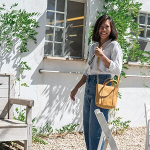 Full grain leather bag. Shoulder bag. Crossbody leather bag. Leather purse.