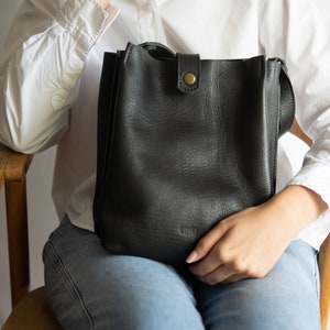 Full grain leather bag. Shoulder bag. Crossbody leather bag. Leather tote bag.