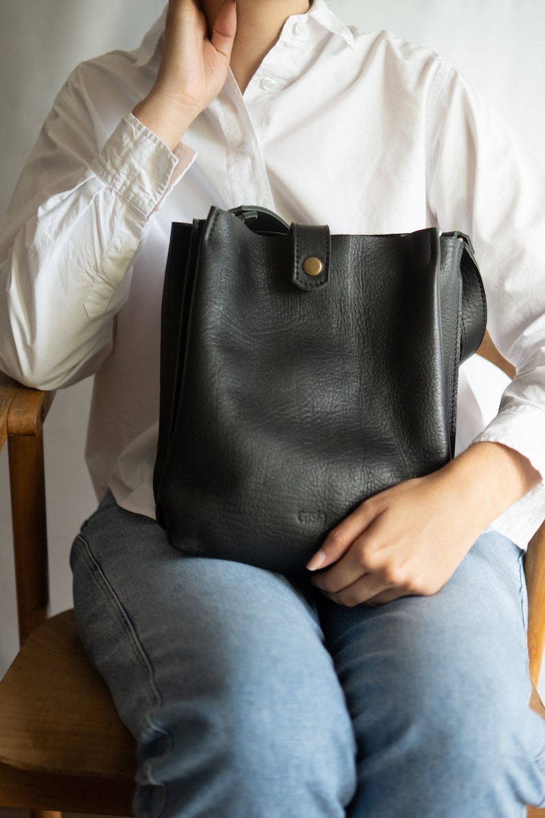 Full grain leather bag. Shoulder bag. Crossbody leather bag. Leather tote bag.