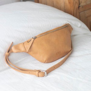 Leather fanny pack. Full grain leather. Vegetable tanned leather. Top grain leather belt bag.