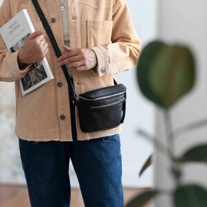 Leather fanny pack. Full grain leather. Vegetable tanned leather. Top grain leather belt bag.