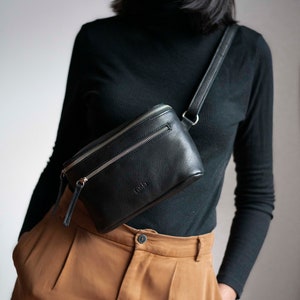 Leather fanny pack. Full grain leather. Vegetable tanned leather. Top grain leather belt bag.