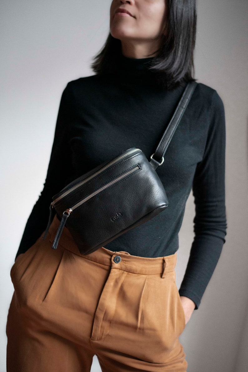 Leather fanny pack. Full grain leather. Vegetable tanned leather. Top grain leather belt bag.