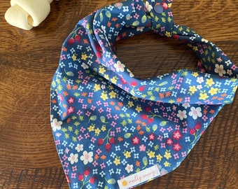 Calico Dog Bandana, Flowered Dog Bandana, Blue Flowered Dog Bandana, Pretty Dog bandana, Summer Dog bandana, Cute Dog bandana, Calico