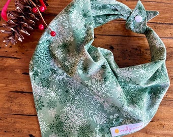 Green and White Christmas Dog Bandana, Christmas Dog Bandana, Holiday Dog Bandana, Festive Dog Bandana, Christmas Party, Fancy Dog Bandana