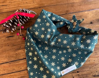 Green and Gold Christmas Dog Bandana, Christmas Dog Bandana, Holiday Dog Bandana, Festive Dog Bandana, Christmas Party Dog Bandana