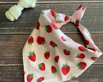 Strawberry Dog Bandana, Strawberry Bandana, Summer Dog bandana, Fruit Dog Bandana, Strawberries, Berries, Summer Dog, Pretty Dog Bandana