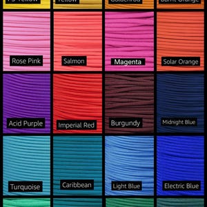 Pu&ograve; includere: Una griglia di venti campioni rettangolari che mostrano vari colori di paracord. Ogni sezione presenta un'etichetta con il nome del colore specifico, inclusi FS Yellow, Yellow, Goldenrod, Burnt Orange, Rose Pink, Salmon, Magenta, Solar Orange, Acid Purple, Imperial Red, Burgundy, Midnight Blue, Turquoise, Caribbean, Light Blue, Electric Blue, Mint, Teal, Kelly Green ed Emerald Green.